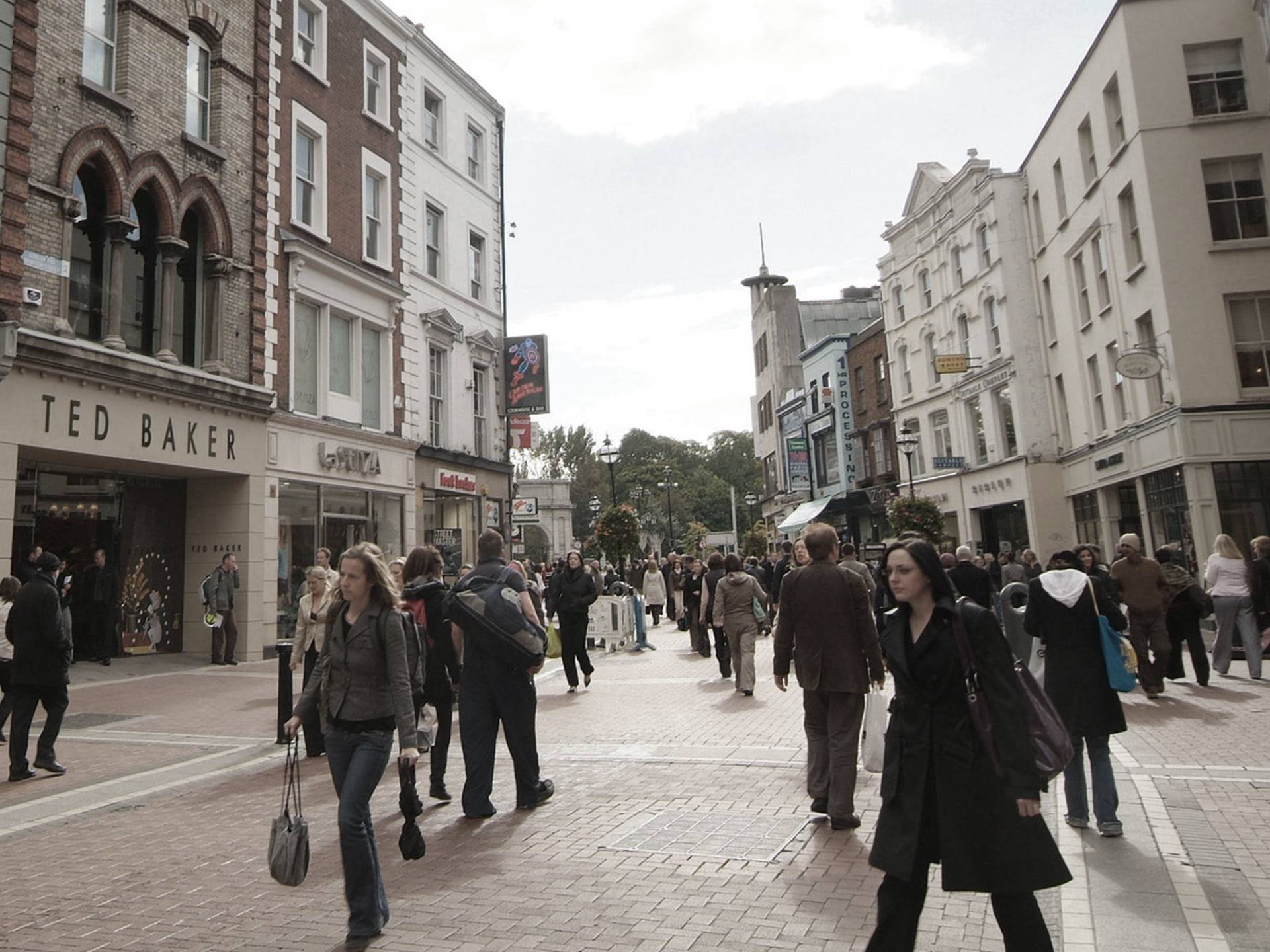 People shopping on Grafton Street